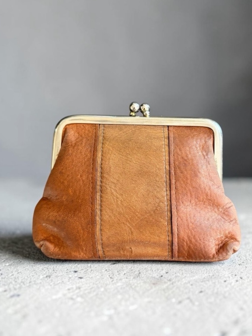 Vintage Buxton Tan Leather Kiss-Lock Coin Purse - Picture 6 of 14